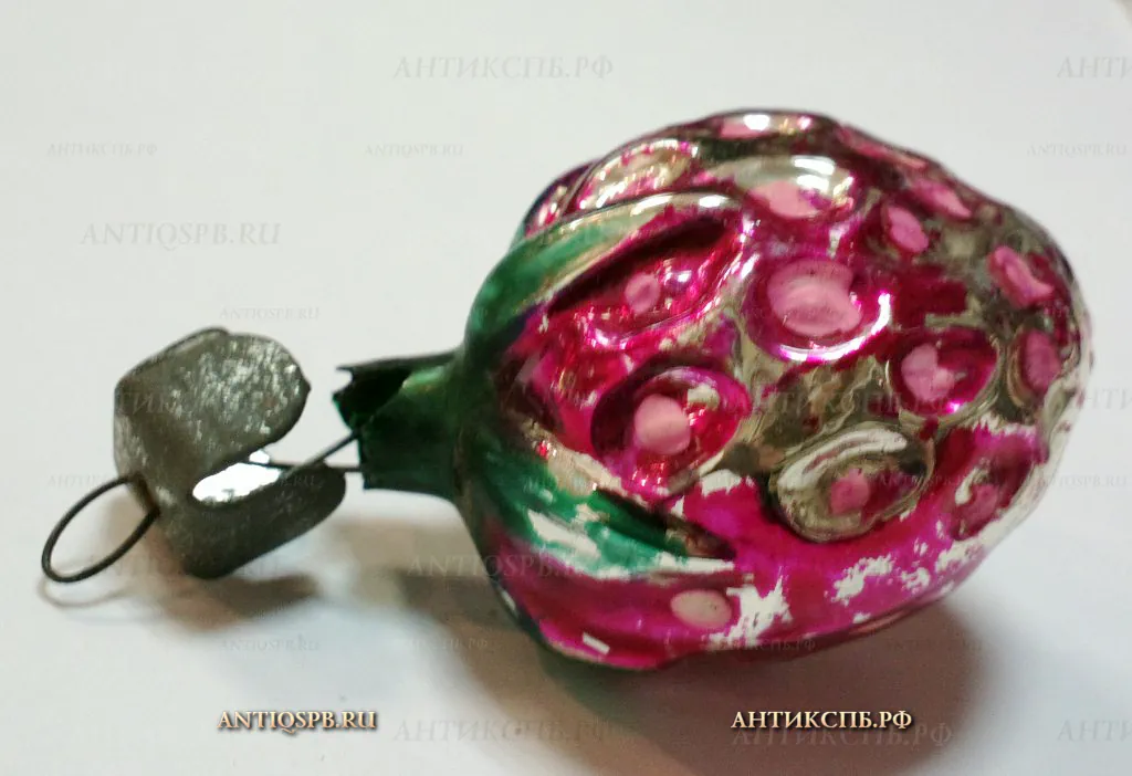 Елочная игрушка стеклянная "Клубника". СССР. Вт. пол. ХХ века. №19359.86